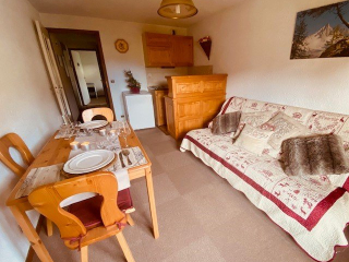 APPARTEMENT 2 PIECES + CAVE + GARAGE FERME 